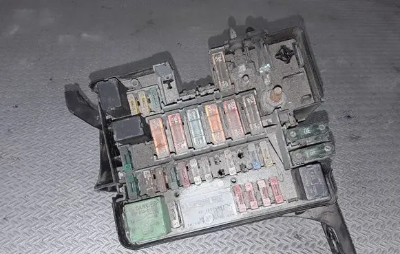 Peugeot 206 Fuse module 96280244
