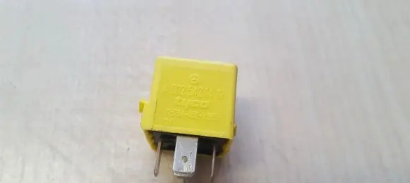 Mercedes-Benz S W220 Other relay a0025421419 v23134-a52-x335