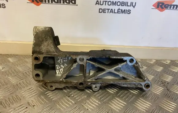 Iveco Daily 5th gen Engine mounting bracket 504386159