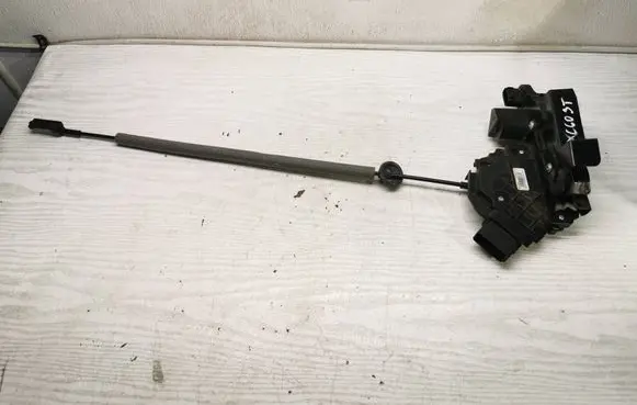 Volvo XC60 Front door lock 30799312 A048069