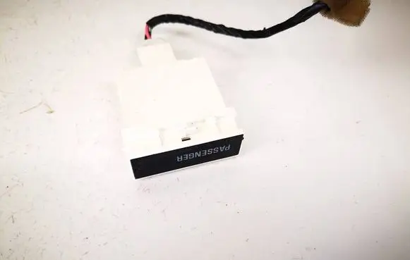 Mitsubishi Endeavor Passenger airbag on/off switch r3312
