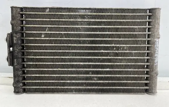 Mercedes-Benz ML W164 Engine oil radiator a2115001700