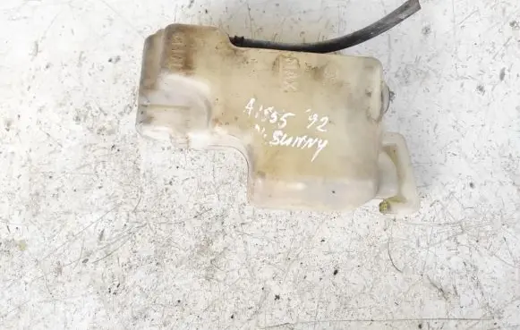 Nissan Sunny Coolant expansion tank/reservoir 