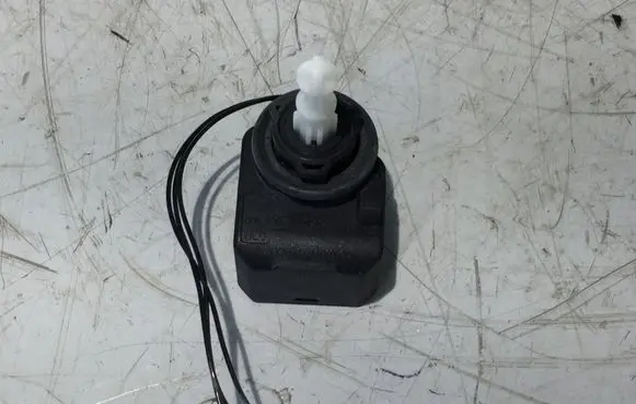 Volkswagen Crafter Headlight level adjustment motor 008830