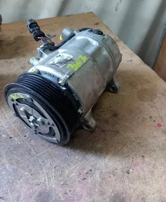 BMW 2 F46 Air conditioning (A/C) compressor (pump) 20296610 525A5C71001
