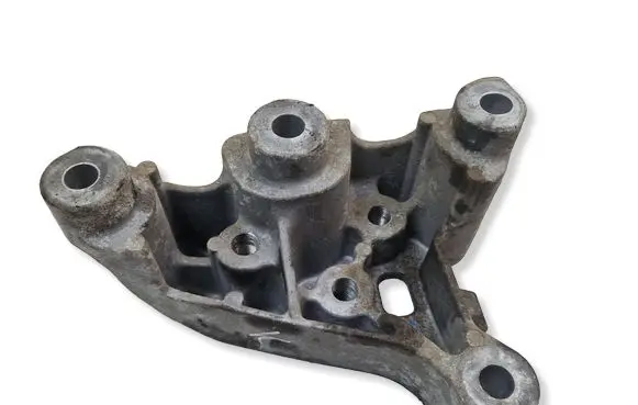 Jeep Cherokee Gearbox mounting bracket 68271540AA