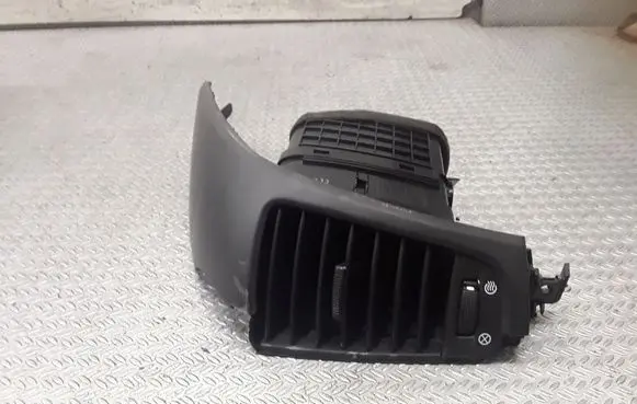 KIA Sorento Dash center air vent grill