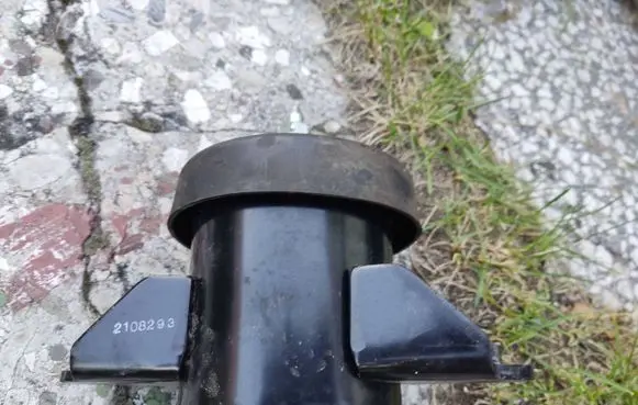 Nissan Leaf II (ZE1) Engine mount bracket
