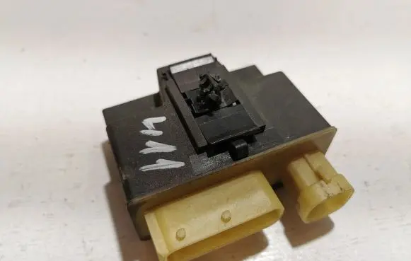 Citroen DS5 Glow plug pre-heat relay 9662570880