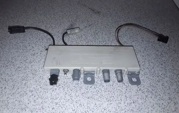 BMW 5 E39 Antenna control unit 65258378090