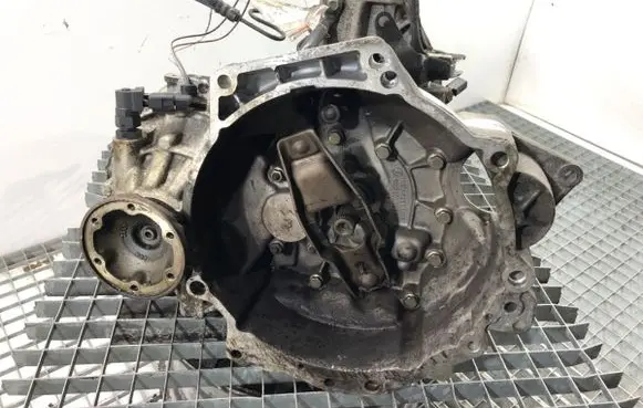 Manual 5 speed gearbox