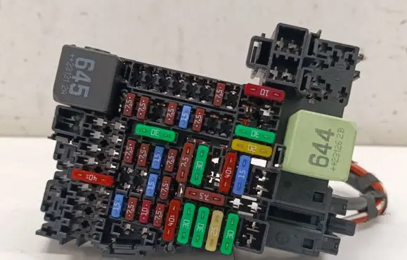 Volkswagen Taigo Fuse module 2Q0937615A