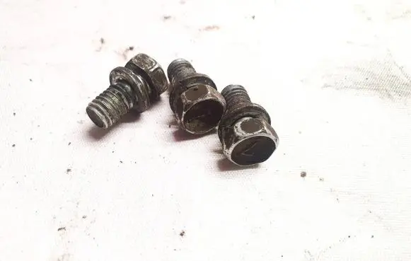 Toyota RAV 4 (XA30) Nuts/bolts 