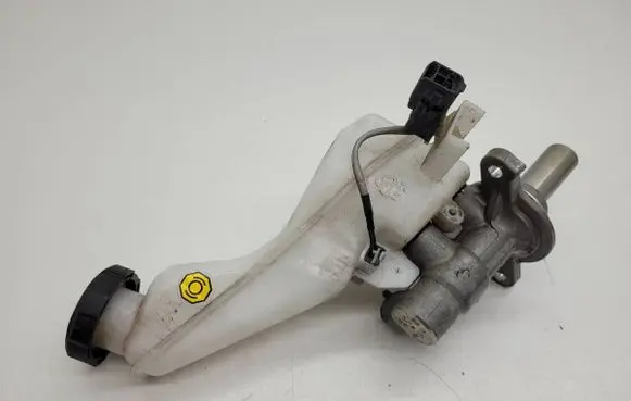KIA Sorento IV Brake fluid reservoir 