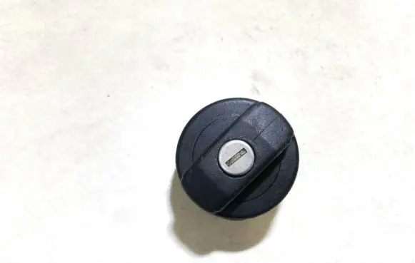 Volkswagen PASSAT B4 Fuel tank filler cap 191201553