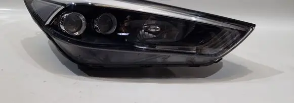 Hyundai Tucson TL Headlight/headlamp 92101-D7200