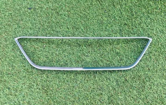 Seat Ibiza IV (6J,6P) Front bumper upper radiator grill 6J0854643B