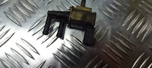 Nissan Micra Vacuum valve K5T48474