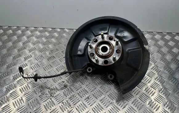 Rear wheel hub
