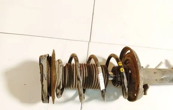Mercedes-Benz C AMG W204 Front coil spring 