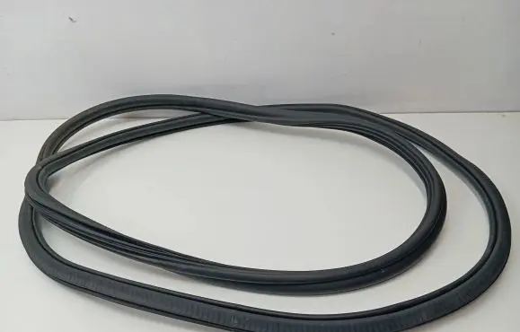 Porsche Macan (95B) Front door rubber seal 95B831721