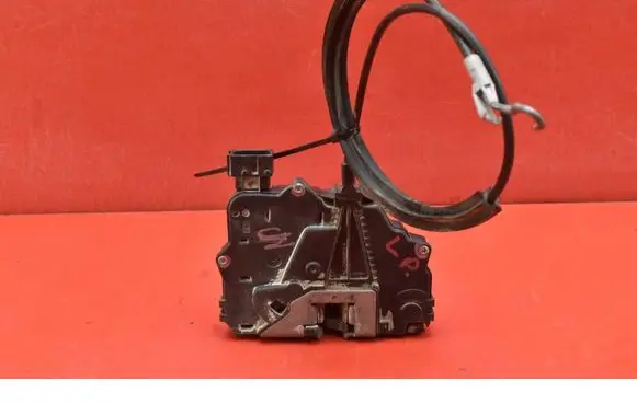 Opel Corsa D Front door lock 55702895RT