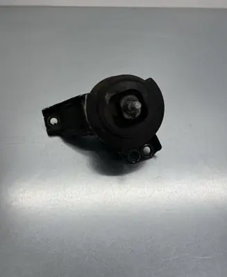 Engine mount bracket