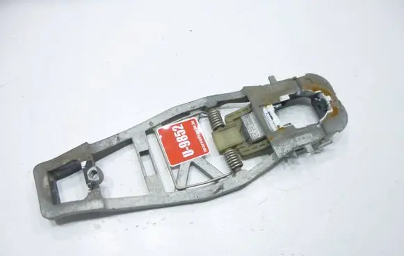 Volkswagen Touran II Rear door exterior handle/bracket 1T0839886A 1T0837886B