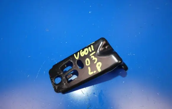 Volvo V60 Fender mounting bracket 31651845