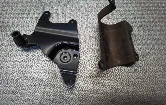 Volkswagen Crafter EGR valve cooler bracket 076131184F