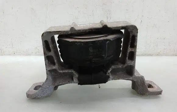 Ford Focus Engine mount bracket