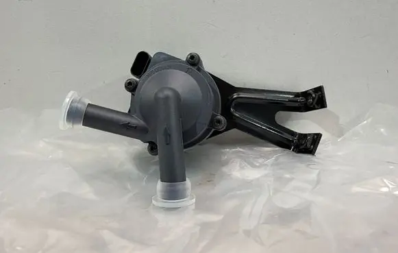 BMW 5 F10 F11 Water pump 5A36581