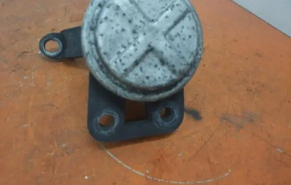 Ford Mondeo MK IV Engine mount vacuum valve 