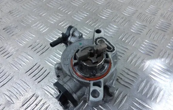 Peugeot 3008 II Vacuum pump 9804021880 1C12705F