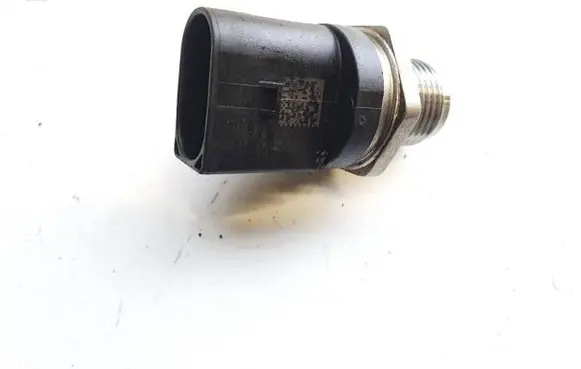BMW 3 E90 E91 Fuel pressure sensor 281002988 10-10-04-48621