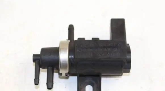 Volkswagen Golf IV Turbo solenoid valve 1J0906627