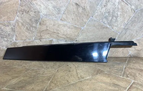 BMW 2 F46 Door glass trim 7316730