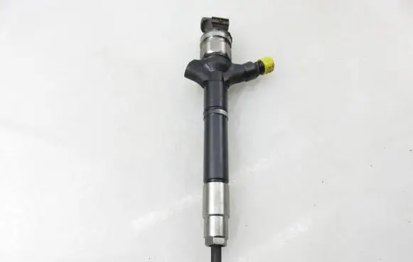 Toyota RAV 4 (XA30) Fuel injector 236700R020