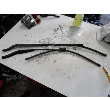 Renault Austral Front wiper blade arm