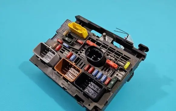 Peugeot 308 Central body control module 9807028880 IMPRK1396111