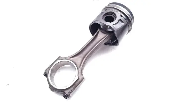 Land Rover Freelander 2 - LR2 Piston with connecting rod 224DT