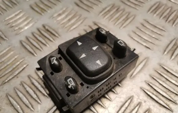 Wing mirror switch