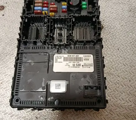 Ford Puma Comfort/convenience module LU5T15604EJAe 37113001062630 20220108