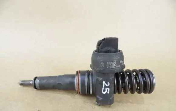 Volkswagen Sharan Fuel injector 038130073AR