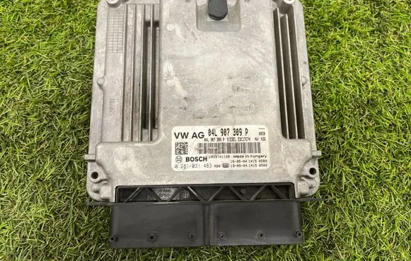 Volkswagen PASSAT B8 Engine control unit/module 04L907309P 0281031483