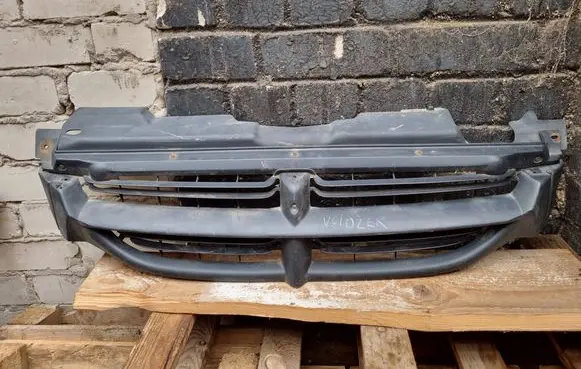 Chrysler Voyager Front grill 04576955