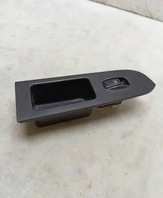 Hyundai Trajet Electric window control switch 621W10100 935753A000 612W06710