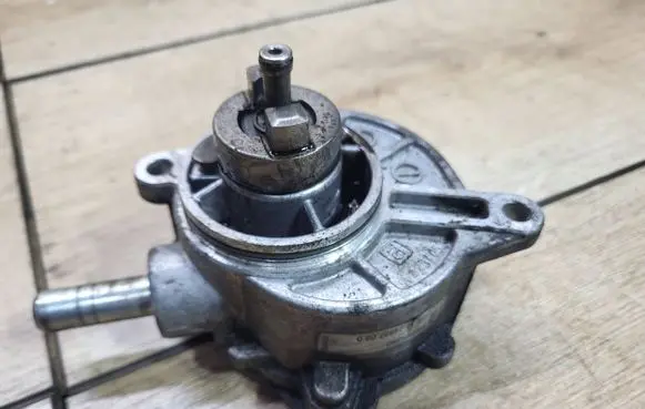 Mercedes-Benz ML AMG W164 Vacuum pump 724807080