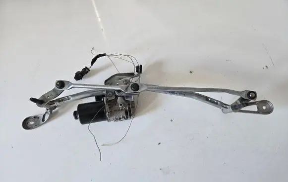 BMW M8 F93 Gran Coupe Front wiper linkage and motor 9851576