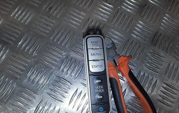 Multifunctional control switch/knob